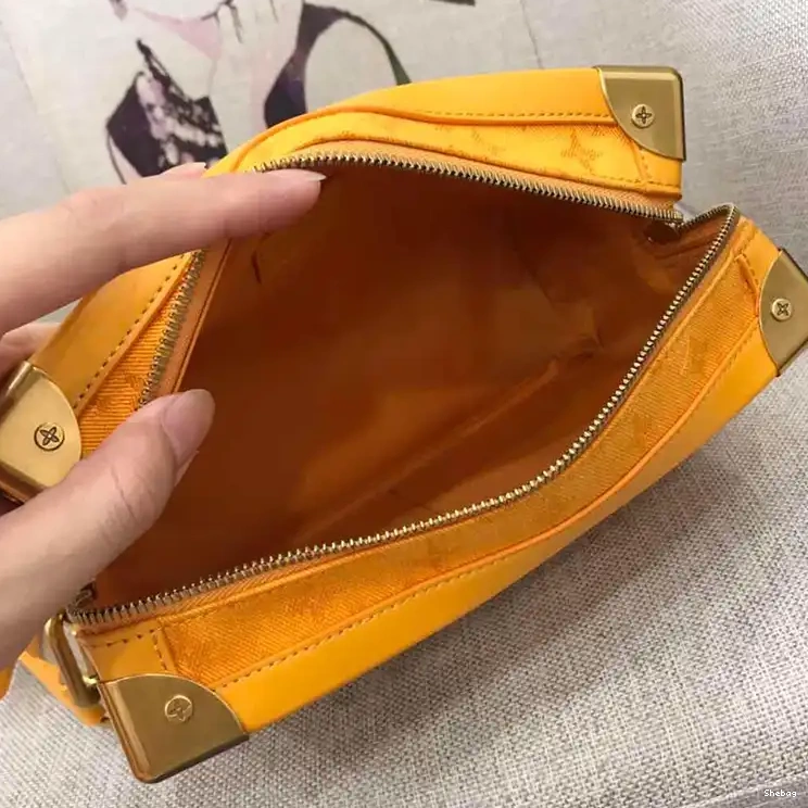 LV 1906BL0007 Bags 0724